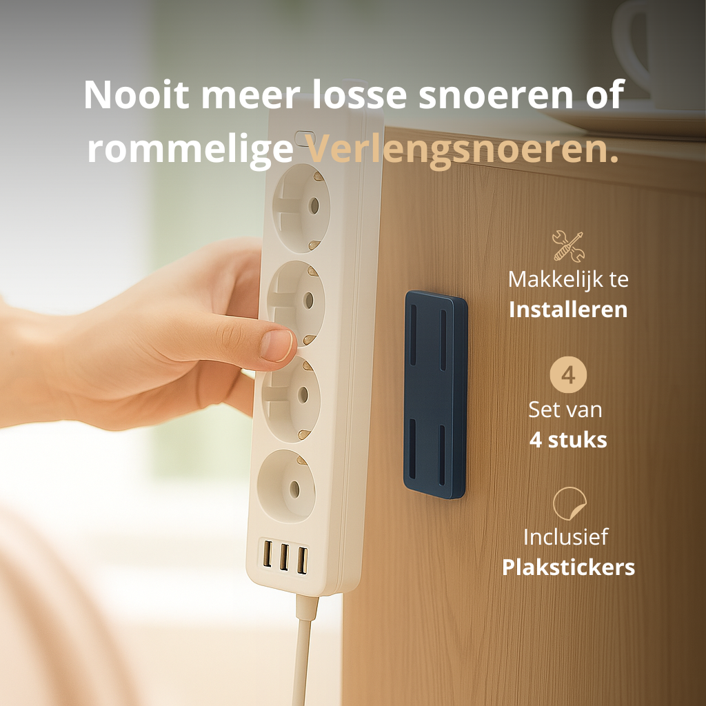 Blauwe Velini stekkerdooshouder gemonteerd aan kast, met witte stekkerdoos bevestigd zonder boren.