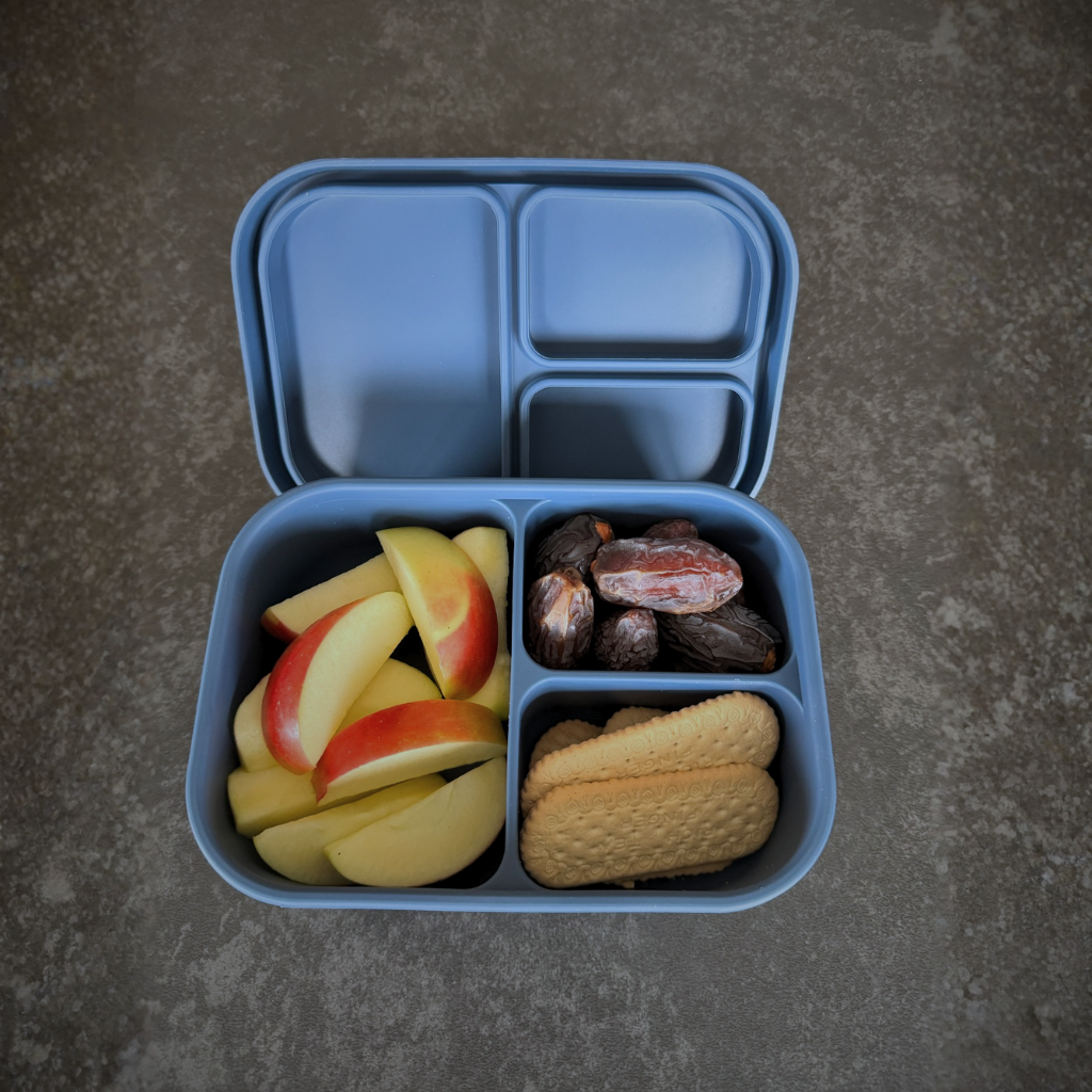 Velini SiliconenLunch-en Drinkbeker  blauw gevuld