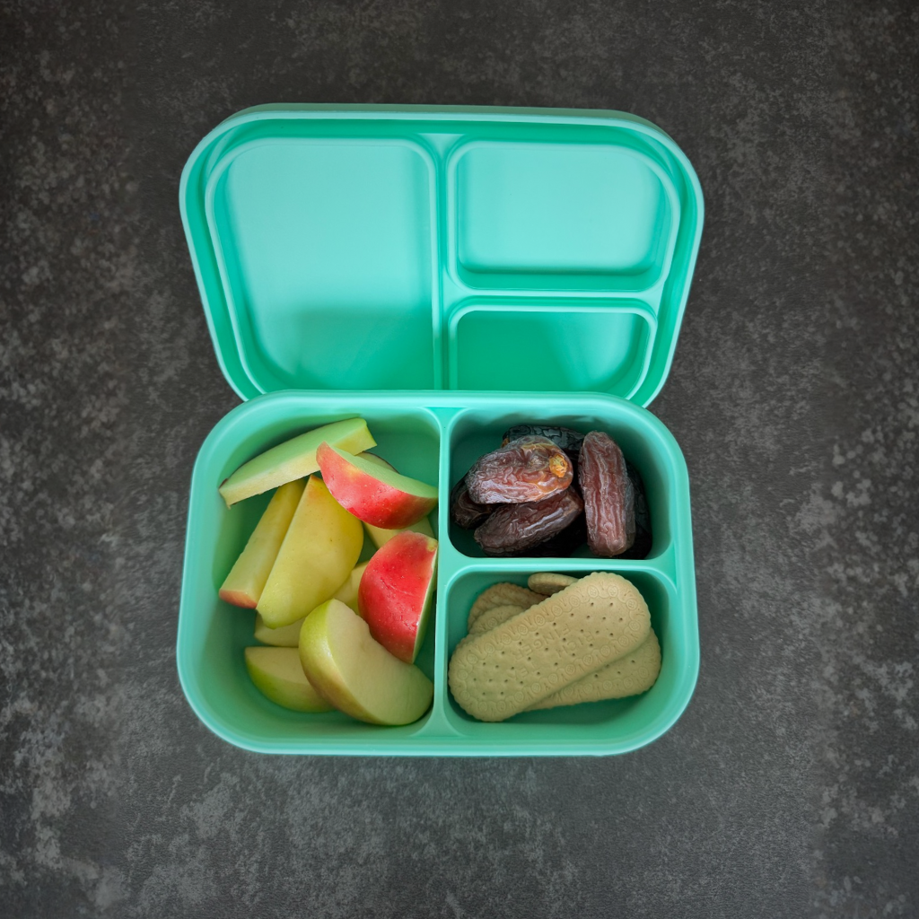 Velini SiliconenLunch-en Drinkbeker  mint groen gevuld